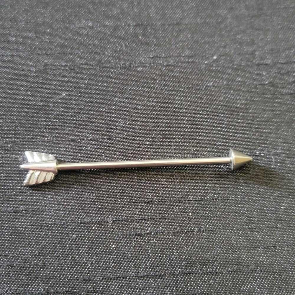 Arrow shaped 14 gauge 38mm stainless steel industrial ear piercing